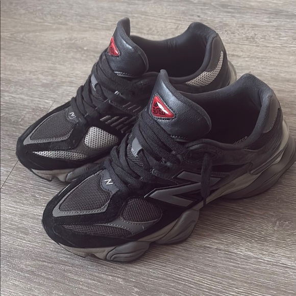 New Balance Black and Silver Athletic Shoes